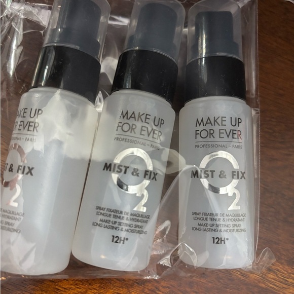Makeup Forever Mist & Fix Setting Spray Trio - Picture 4 of 5